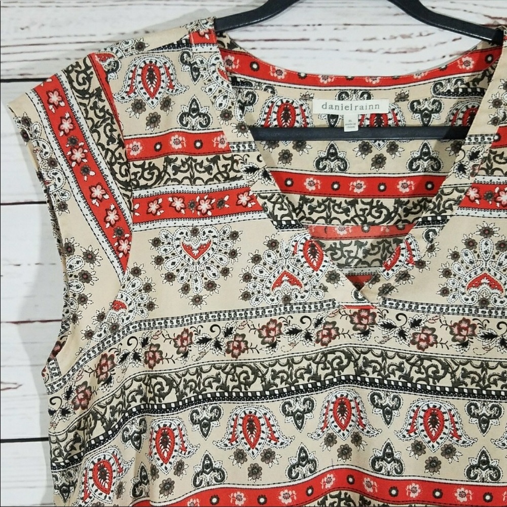 Like New Daniel Rainn Top